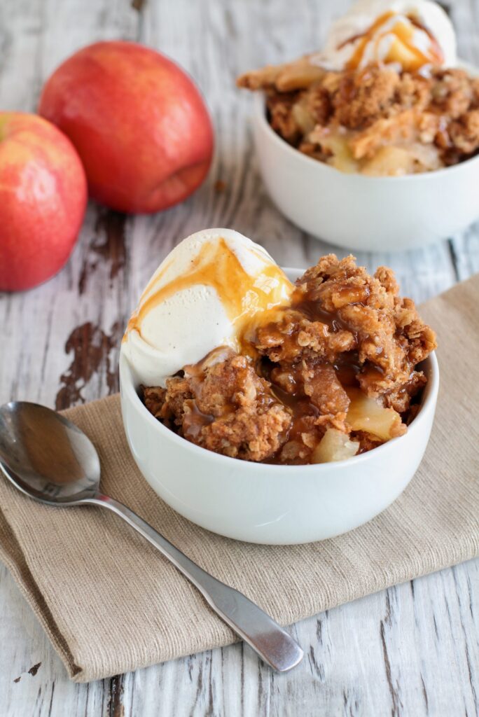 Fresh,Hot,Homemade,Apple,Crisp,Or,Crumble,With,Crunchy,Streusel