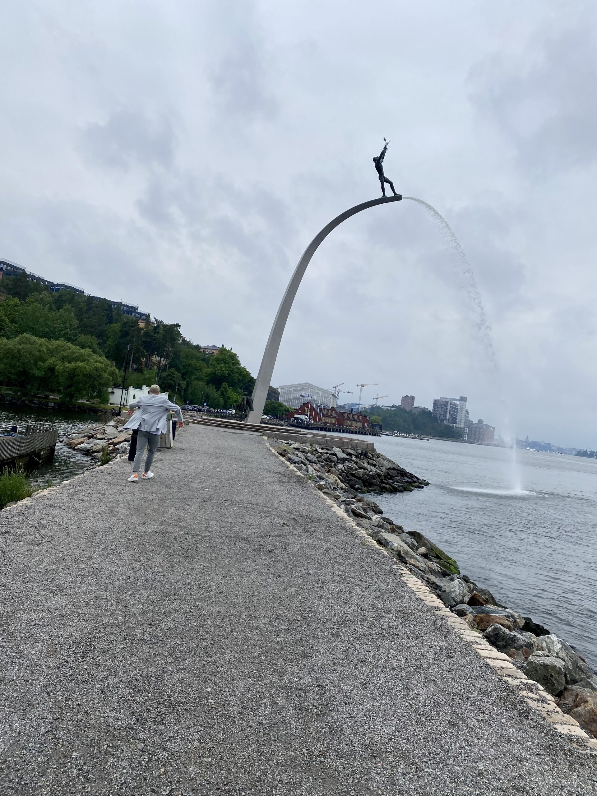 8585EEEF-47B6-4869-B056-DAF1DBED28EC