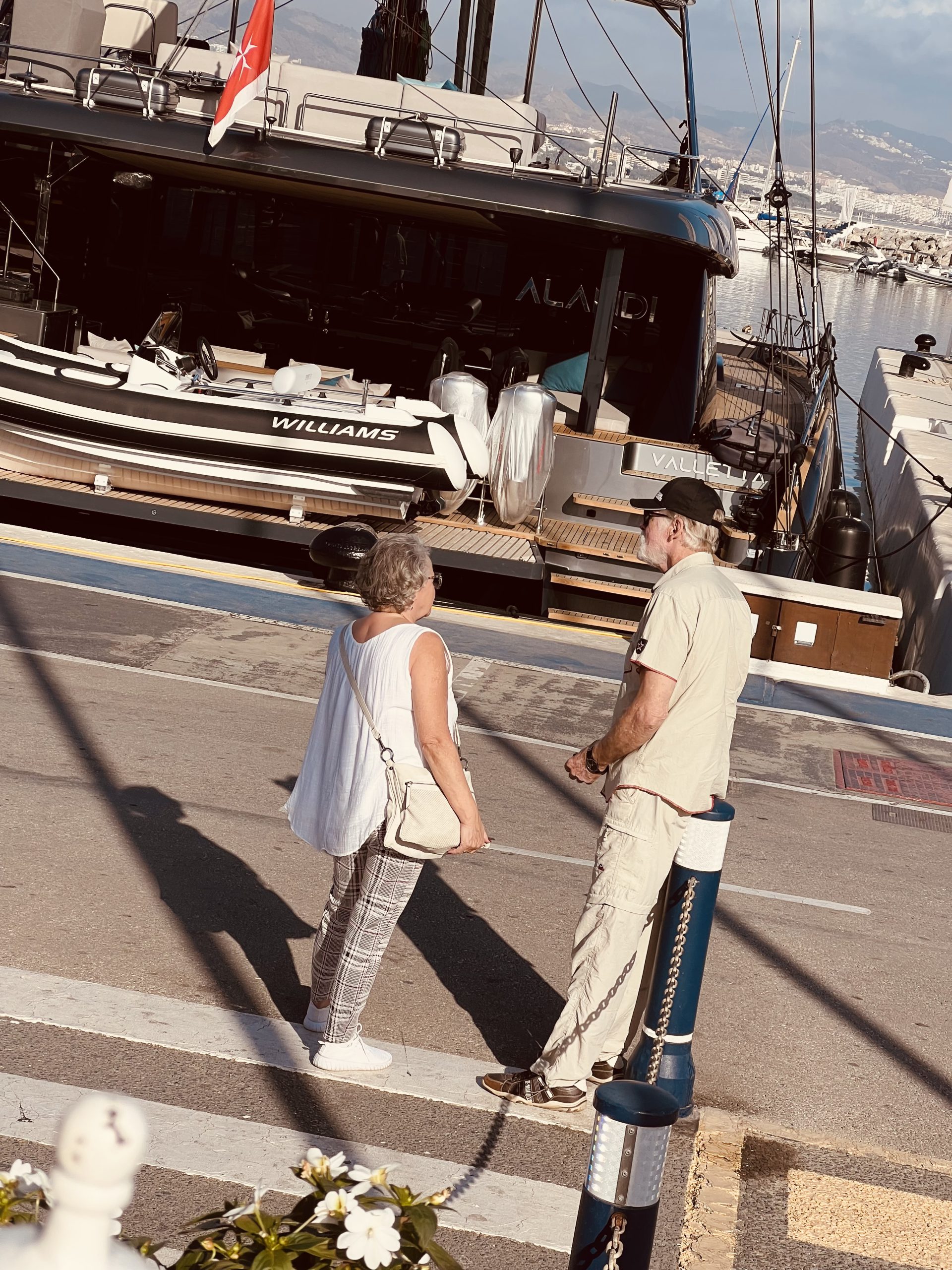 812954AA-EAB4-4456-9C5C-969986AD3883